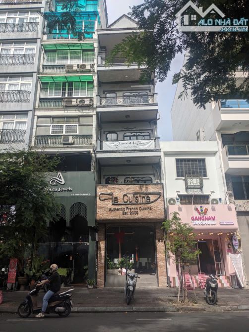 SIÊU VỊ TRÍ! MT Trần Hưng Đạo – Nguyễn Văn Cừ Quận 1 (4x20m) nhà 5 tầng giá 41 tỷ - 1