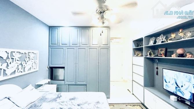 BÁN NHÀ SIÊU ĐẸP THẠNH LỘC QUẬN 12, XE HƠI VIA  HÈ 9M, DT 60M2 5 TẦNG 6PN, NHỈNH 5T - 1