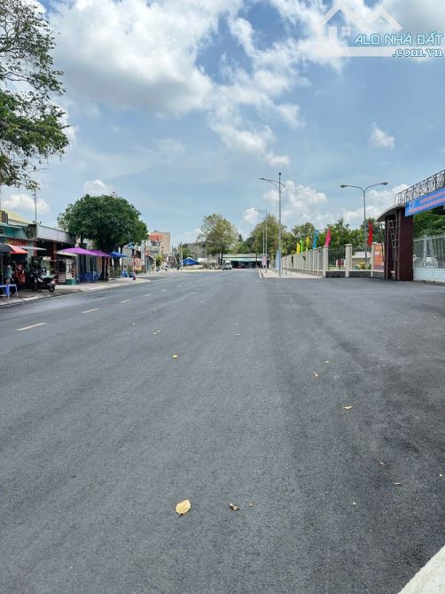Đất gần sân vận động Đông Hoà, đường ô tô, xây tự do, 112m ngang 4m, 25543 Dĩ An - 1
