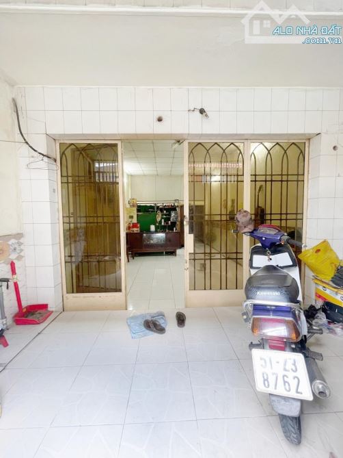 Hẻm xe hơi 6m thông - 1/ ngay Lũy Bán Bích - 60m2 - ô tô vào nhà chỉ 6 tỷ síu - 1