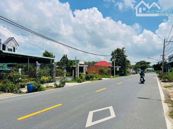 NẰM NGAY MT ĐƯỜNG LỚN TRẦN VĂN CHẨM KDC ĐÔNG ĐÚC GIÁ CHỈ 1ty700 TRIỆU - 1