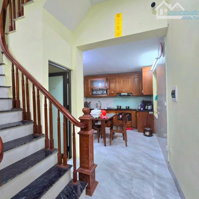 Bán Nhà Lạc Long Quân Cầu giấy gần chợ Bưởi 45m 4 tầng Mt 4. giá 12.4 tỷ - 1