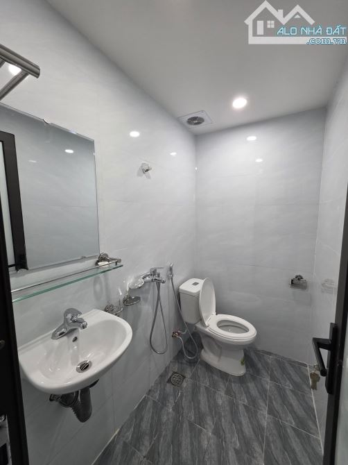 Bán Tòa CHDV TT Cầu Giấy 50mx6T Thang Máy. 10 Phòng KK - Dòng Tiền Cao - 1