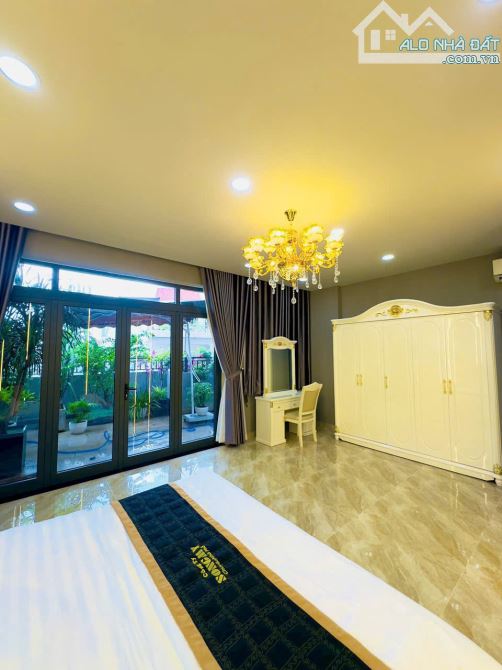 Bán biệt thự HXH đường Lê Văn Sỹ, P.13 Quận 3, DT: 14 x 20m, 3 tầng đẹp, giá chỉ: 49 tỷ - 1