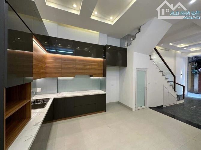 Mới Tinh! Hơn 10 Tỷ- Bán Nhà Hoàng Đạo Thành, Thanh Xuân -35x6-Thang Máy- Ô Tô Tải Đỗ