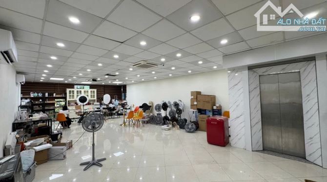 Bán nhà mặt phố Lạc Long Quân, thang máy, kinh doanh, mặt tiền rộng, vỉa hè 4 ô tô đỗ - 1