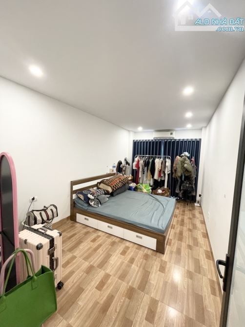 Hiếm -Nhà 3 tầng - 31m chỉ 2,5 tỉ - TT thật tại LBien - 1