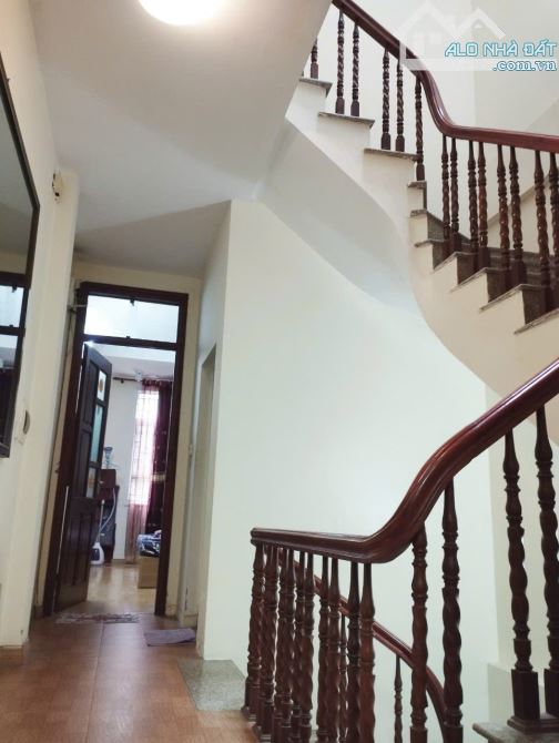 Bán nhà- 4 Tầng - Trần Thánh Tông ,về ở ngay,thiết kế đẹp,ô tô đỗ cửa,DT: 49m,Giá:5,2 tỉ - 1
