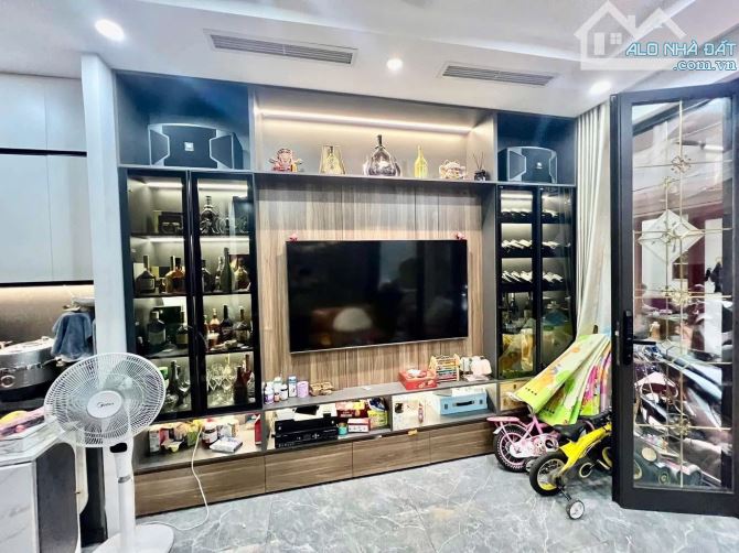 Bán nhà Bạch Mai 31m2, 6T, mt 4.3m đẹp gần phố, ngõ rộng thoáng, sổ đẹp. Giá 8.7 tỷ