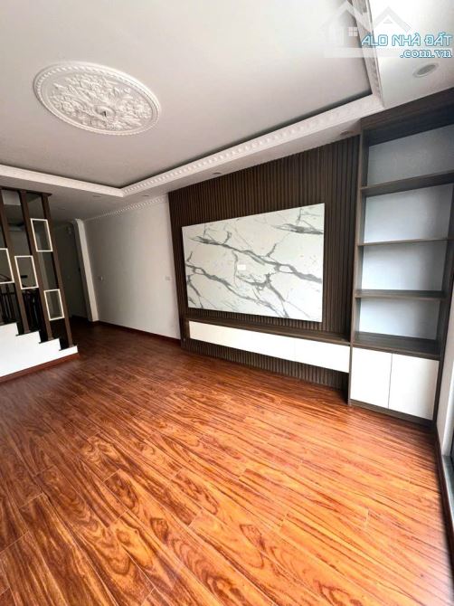 Bán nhà Ngũ Hiệp 5 tầng mới tinh 45m x5 tầng ngõ ô tô tiện ích đầy đủ giá 6 tỷ - 1