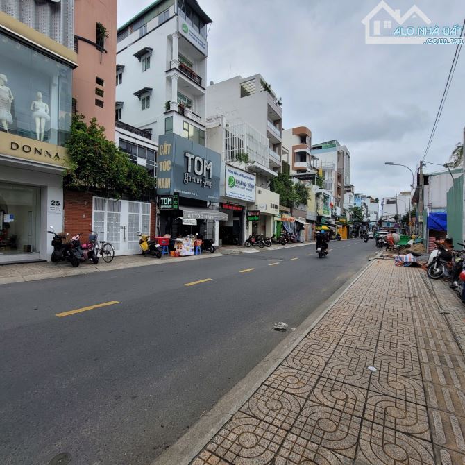 Khuôn Lớn 11x20m Nở Hậu KV 180m² 3 Tầng - MT 23-25 TRẦN QUANG DIỆU Ngay Ngã 4 LÊ VĂN SỸ - 1