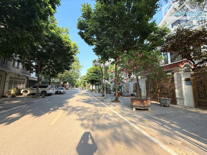 Bán Đất LK DV Mậu Lương, DT 50m, MT 5,5m, Đông Bắc, Giá 12.5 Tỷ. LH: Hoàng Trung - 1