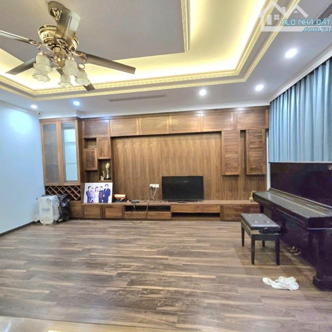 BÁN NHÀ PHÂN LÔ HOÀNG QUỐC VIỆT- Ô TÔ TRÁNH,GẦN PHỐ- 65M2, 5 TẦNG_ GIÁ 20.9 TỶ - 1