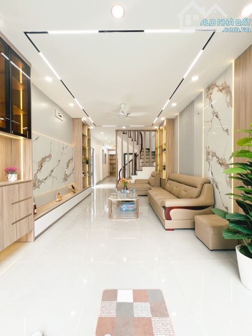 BÁN NHÀ PHỐ THỊNH LIỆT - LÔ GÓC - GẦN Ô TÔ TRÁNH - 60M x 5T - THANG MÁY. GIÁ BÁN 14.5 TỶ - 1