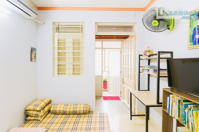 Bán nhà gần emart Phan Huy Ích nở hậu 3,2m, sổ riêng, hơn 3 tỷ - 1