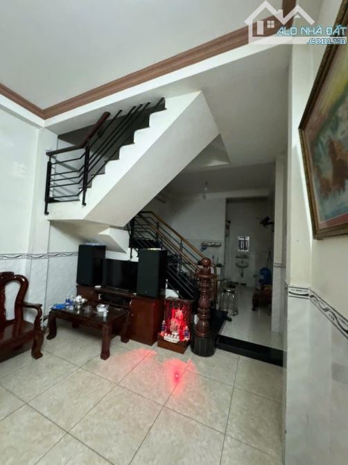 BÁN GẤP:5,4 TỶ,HẺM XE ĐỔ CỬA - ĐƯỜNG SỐ 1 BÌNH TÂN GIÁP TÂN PHÚ - DTSD:180M2 - 3TẦNG, 4PN - 1
