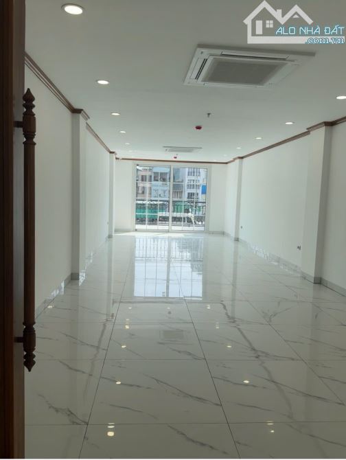 BÁN TOÀ VĂN PHÒNG MẶT PHỐ NGUYỄN XIỂN 96m2x8T THANG MÁY - 69 TỶ - 2 MẶT TIỀN - HOÀN CÔNG - 1