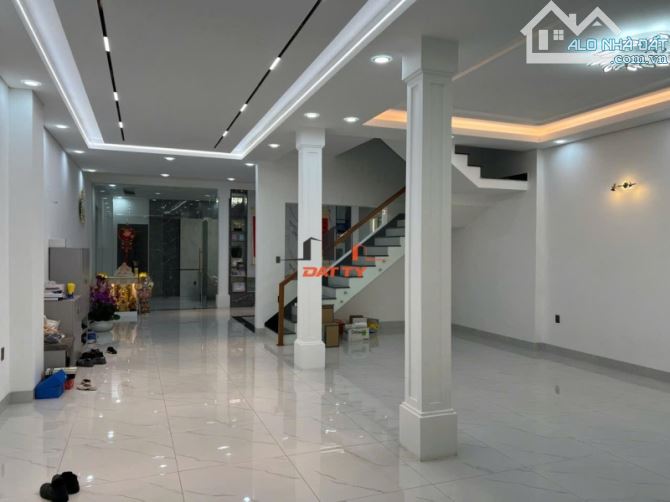 NHÀ MẶT TIỀN KINH DOANH ĐƯỜNG NGUYỄN TRÃI, KHU PHỐ CŨ. DT 8X18.5, GIÁ 19 TỶ - 1