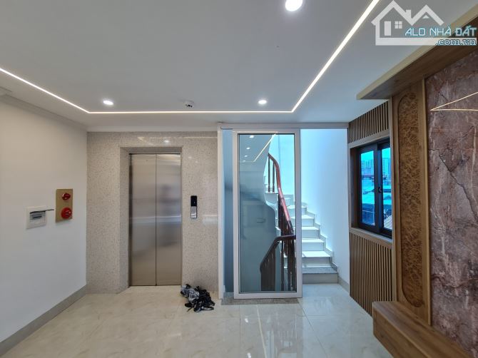 BÁN NHÀ RIÊNG 8 TẦNG THANG MÁY - Ô TÔ VÀO NHÀ - PHỐ NGUYỄN TRÃI - CHÀO GIÁ 14.35 TỶ CÓ TL. - 1