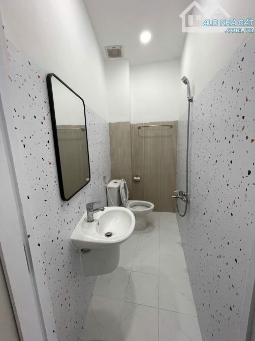 bán nhà phố gần biển gần chợ đêm 52m2 ngang 4 mặt tiền Nguyễn Thị Minh Khai - 1