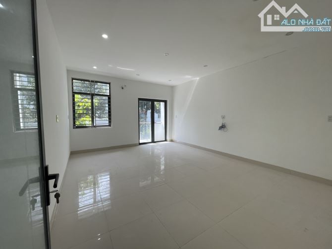 Bán nhà 1 trệt 2 lầu đường Lê Chân,P.Long Tâm - Bà Rịa, Giá bán: 5,3tỷ, DT:95m2 - 12