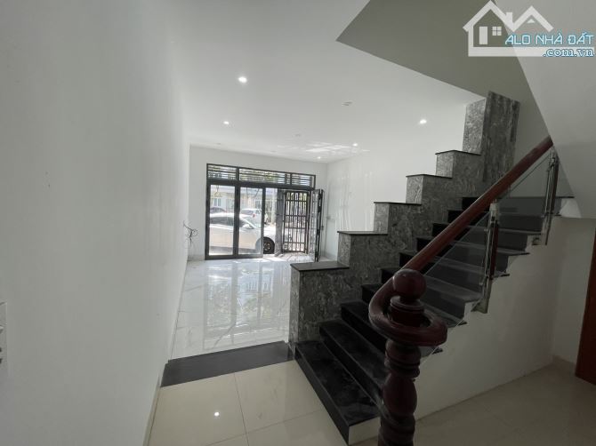 Bán nhà 1 trệt 2 lầu đường Lê Chân,P.Long Tâm - Bà Rịa, Giá bán: 5,3tỷ, DT:95m2 - 14