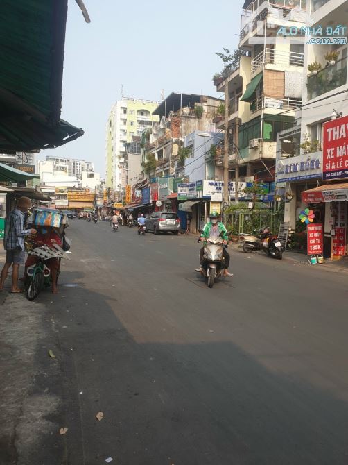 Bán gấp nhà 2MT đường Bàn Cờ Quận 3- DT: nở hậu 3,7m x 22m. Gía chỉ hơn 24 tỷ. - 2