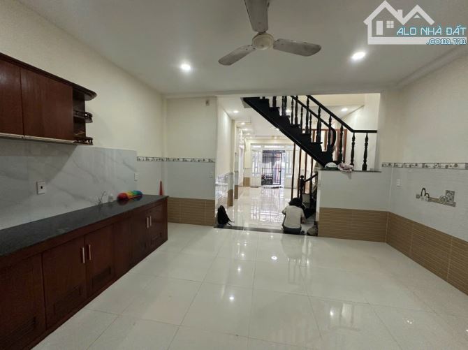 Bán GẤP nhà đẹp.Đường Số 8,P11.Gò Vấp.2 lầu.63m2.chỉ 7.9 Tỷ Thương Lượng - 2
