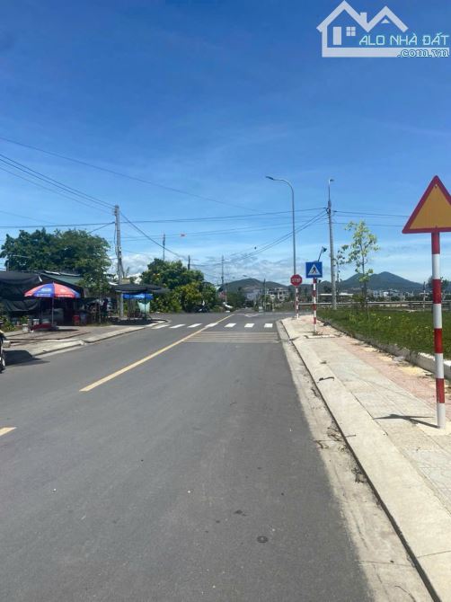Bán đất trung tâm tt Diên Khánh mặt tiền đường Chu Văn An đối diện sân vận động - 2