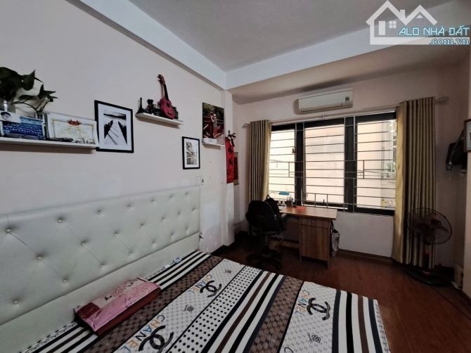 Bán nhà ngõ 33 Văn Cao, 30m2 x 4 tầng, lô góc, 7.2 tỷ - 2