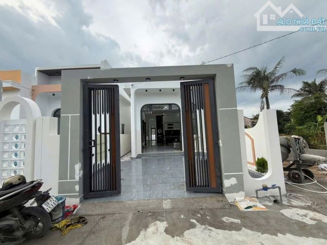 BÁN NHÀ CẤP4 ĐẸP LUNG LINH - SHR - FULL THỔ - 1TỶ790 - 2