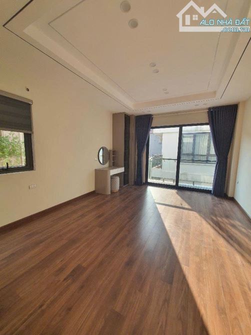 BÁN NHÀ NGUYỄN VĂN CỪ – Ô TÔ TRÁNH - TRUNG TÂM – 43M2 CHỈ 14,2 TỶ - 2