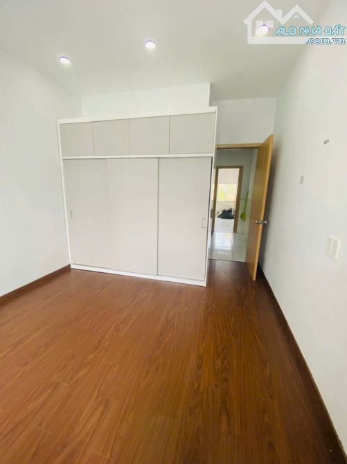 🏡 Bán Nhà Trệt Lầu DT 112m2, Giá 3.85 Tỷ - Sổ Hồng Riêng ( Gần 3 Trường Đại Học Lớn ) 💥 - 2