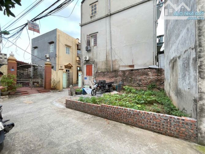 Bán đất đẹp Dương Đức Hiền,  Gia Lâm, lô góc, ô tô vào đất,  42m2 chỉ 3 tỷ hơn - 2