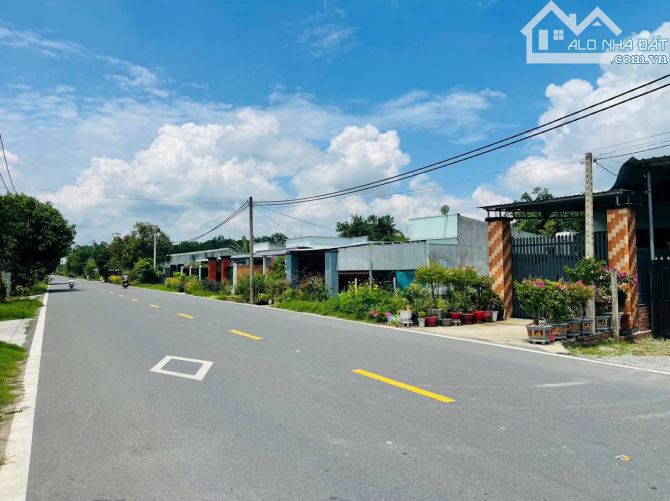 NẰM NGAY MT ĐƯỜNG LỚN TRẦN VĂN CHẨM KDC ĐÔNG ĐÚC GIÁ CHỈ 1ty700 TRIỆU - 2