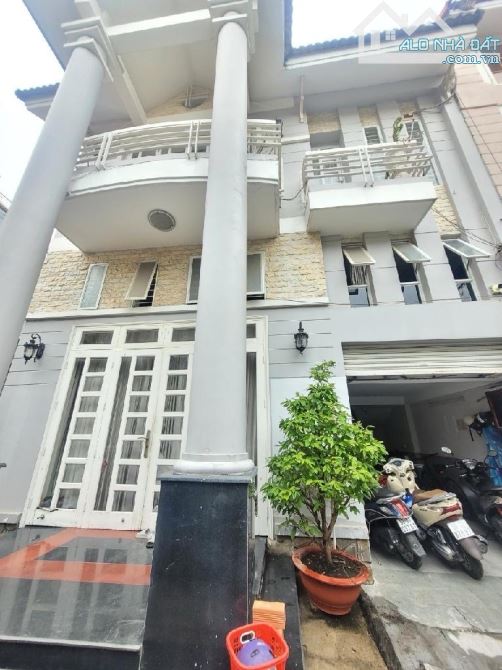 Biệt thự 10x18m, đường 10m, Đặng Thuỳ Trâm. Gần Đại Học Văn Lang - 2