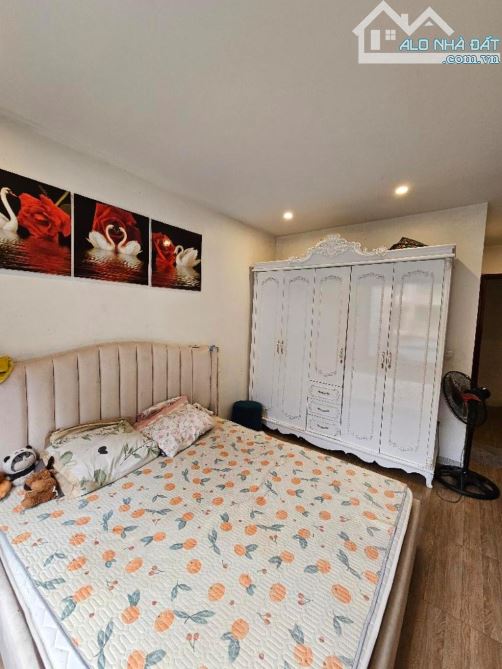 Bán nhà Cự Khối - Long Biên 31m2 đủ nội thất ngõ nông nhỉnh 5 tỷ - 2