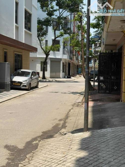 BÁN NHÀ PHÂN LÔ NGÕ 19 PHỐ KIM ĐỒNG  HOÀNG MAI. 50m. 5T. Mt 4,5m, VỈA HÈ.GARA Giá 16 tỷ. - 2