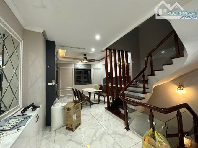 Bán Nhà Khuyến Lương, Yên Sở –Lô Góc, Ngõ Nông, Nhà Mới – 5T– 31m – 6.3 tỷ