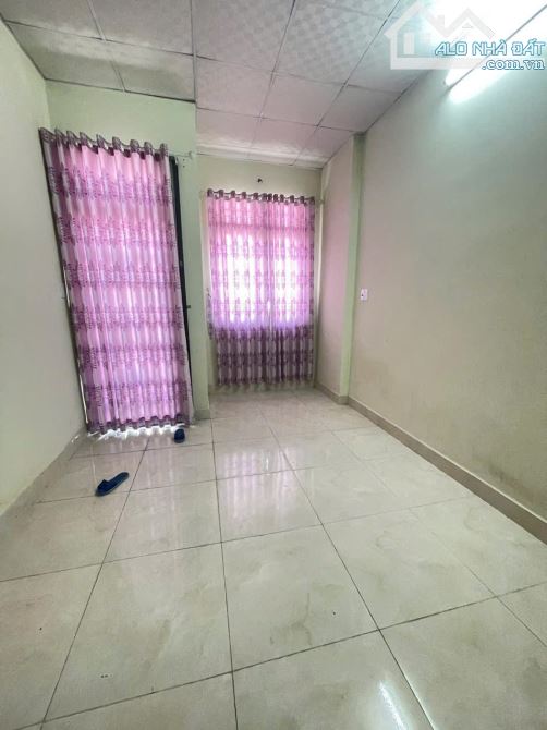 Nhà 2tỷ760tr. Nhà 3 tầng , đường 7m thông , ra MT Lê văn lương 50m. Gần ĐH MỞ,ĐHTÀI NGUYÊN - 2