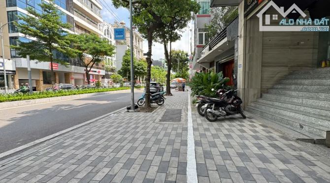 Bán nhà mặt phố Lạc Long Quân, thang máy, kinh doanh, mặt tiền rộng, vỉa hè 4 ô tô đỗ - 2