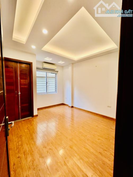 Siêu Phẩm Lê Trọng Tấn 42m2 x 5 tầng, ô tô đỗ,giá 10.8 tỷ - 2