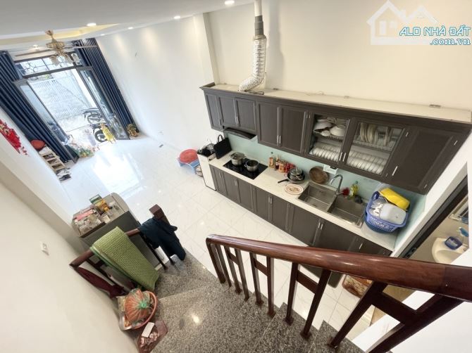 Hiếm -Nhà 3 tầng - 31m chỉ 2,5 tỉ - TT thật tại LBien - 2