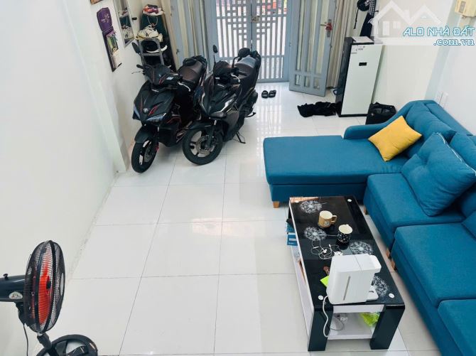 Nhà 3 Tầng 2 Mặt Tiền Hẻm Xe Hơi Thông Thoáng - Bùi Minh Trực Quận 8 - 5,75 Tỷ TL - 2