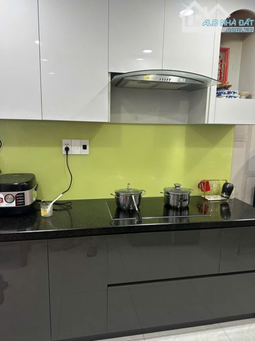 BÁN NHÀ ĐIỆN BIÊN PHỦ – P.11 – Q.10 – HẺM THÔNG XE HƠI – 51M² – 5 TẦNG – 11 TỶ - 2