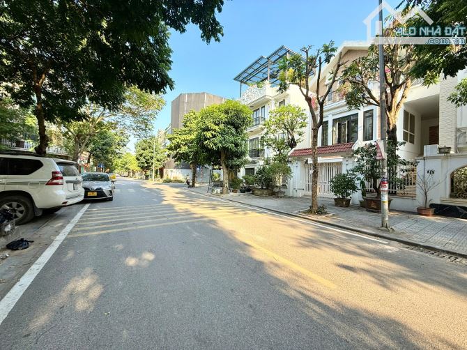 Bán Đất LK DV Mậu Lương, DT 50m, MT 5,5m, Đông Bắc, Giá 12.5 Tỷ. LH: Hoàng Trung - 2