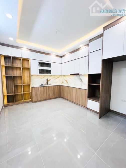 BÁN NHÀ PHỐ THỊNH LIỆT - LÔ GÓC - GẦN Ô TÔ TRÁNH - 60M x 5T - THANG MÁY. GIÁ BÁN 14.5 TỶ - 2