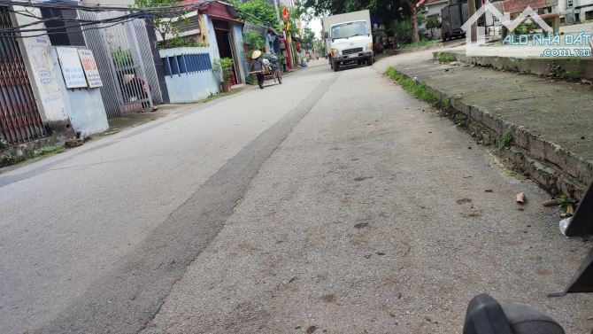 ĐẠITHỊNH - MÊ LINH - BÁN ĐẤT TẶNG NHÀ- Ô TÔ  ĐỖ CỬA - Ô TÔ THÔNG 80m Mặt Tiền  5m - 2