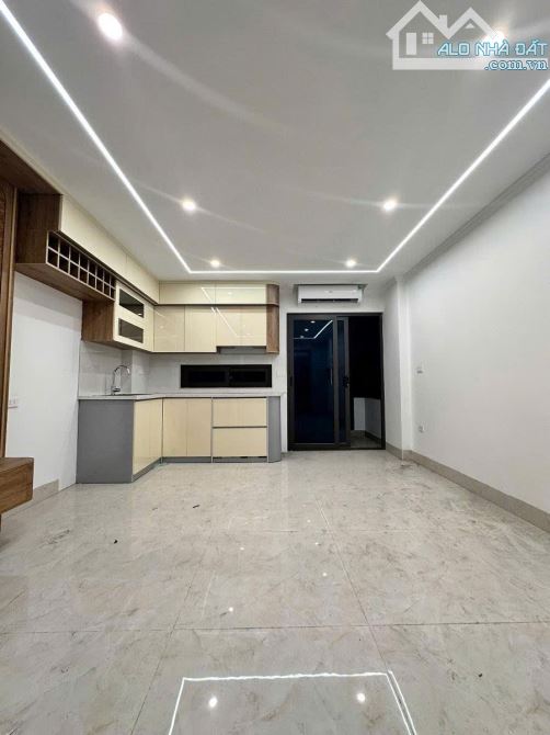 NGÕ 72 NGUYỄN TRÃI OTO VÀO NHÀ - THANG MÁY Dt 37m2 8 tầng mt 4.3m Giá 14.35 tỷ - 2