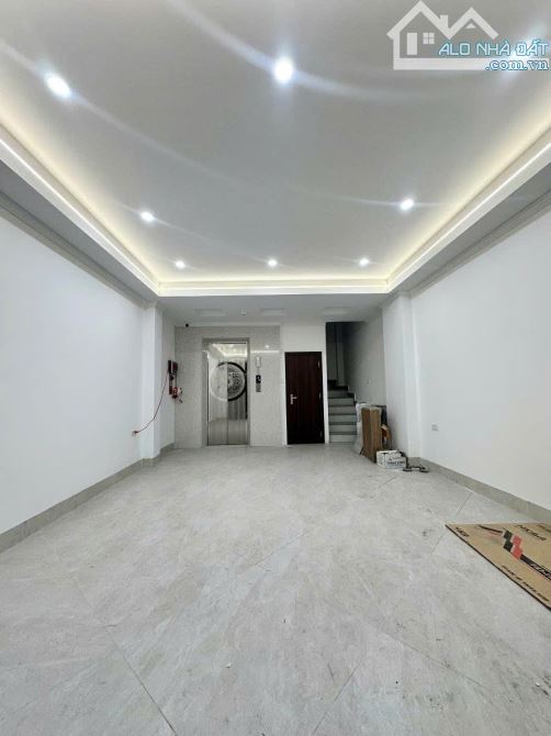 BÁN NHÀ RIÊNG 8 TẦNG THANG MÁY - Ô TÔ VÀO NHÀ - PHỐ NGUYỄN TRÃI - CHÀO GIÁ 14.35 TỶ CÓ TL. - 2